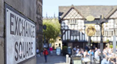 Manchester, Reino Unido - 10 de maio de 2017: Sinal de rua na Praça da Bolsa de Manchester