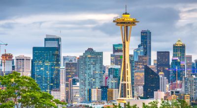 Paisagem urbana da baixa de Seattle, Washington, EUA, ao crepúsculo.