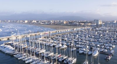 Documentação fotográfica aérea do porto turístico de Viareggio Toscana Itália