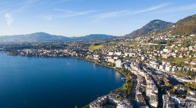 Vista aérea da zona ribeirinha de Montreux, Suíça