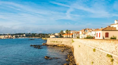 Mury miejskie Antibes o wschodzie słońca, Prowansja-Alpy-Lazurowe Wybrzeże, południowa Francja, Europa