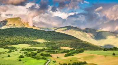 Vue imprenable sur les montagnes de l'Ombrie, Italie