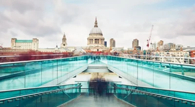 Kładka piesza Millennium Footbridge i katedra św. Pawła w Londynie, Zjednoczone Królestwo Wielkiej Brytanii i Irlandii Północnej
