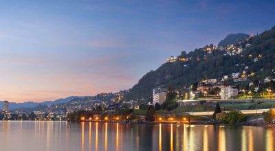 Montreux, Suíça, no Lago Genebra, ao entardecer.