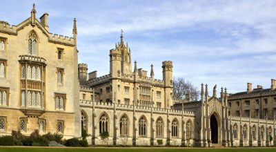 Edifícios do St John's College, uma parte da Universidade de Cambridge, na cidade de Cambridge, no Reino Unido.